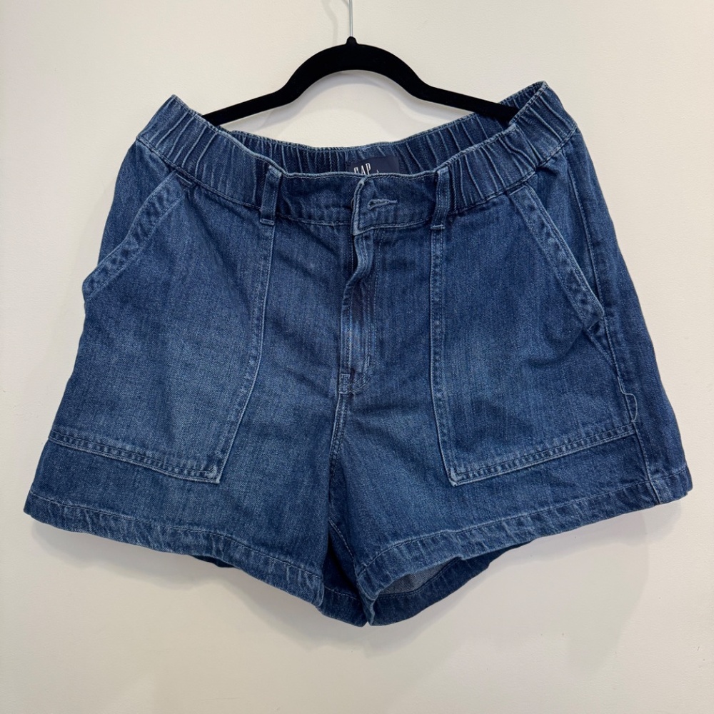 GAP Denim Utility Shorts — Size L, Comfy Everyday Fit, Priced to Sell